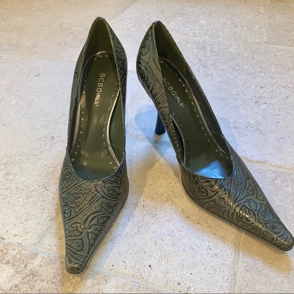 NWOT BCBGirls pointy pumps - Picture 2 of 11